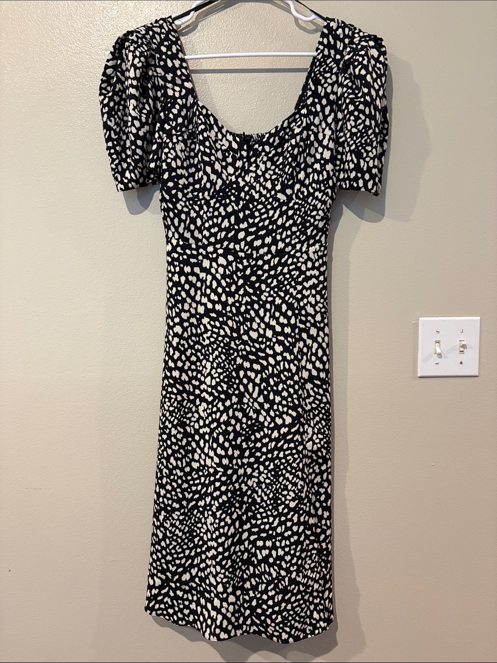 Express Black and White Printed Midi Dress with Puff Sleeves